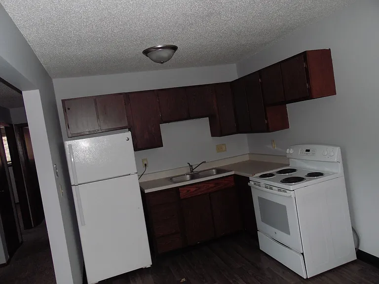Arnold's Park Apartments — Photo 30