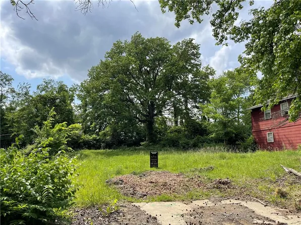 8612 Cambridge Ave, Kansas City, MO 64138