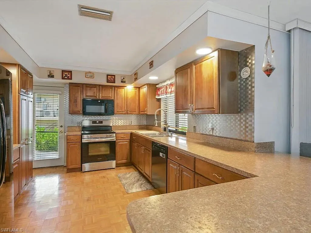 3 bed, 2.5 bath, 2049 sqft, $3,900 — Photo 4