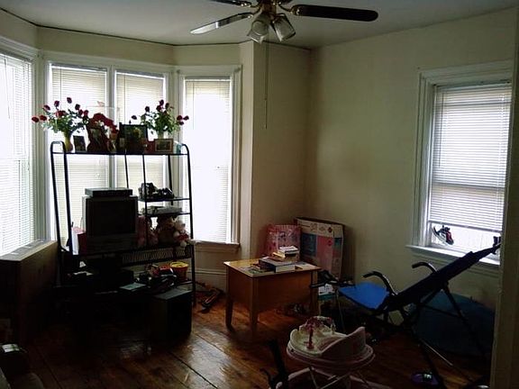 3rd image of 124 Julian St #1