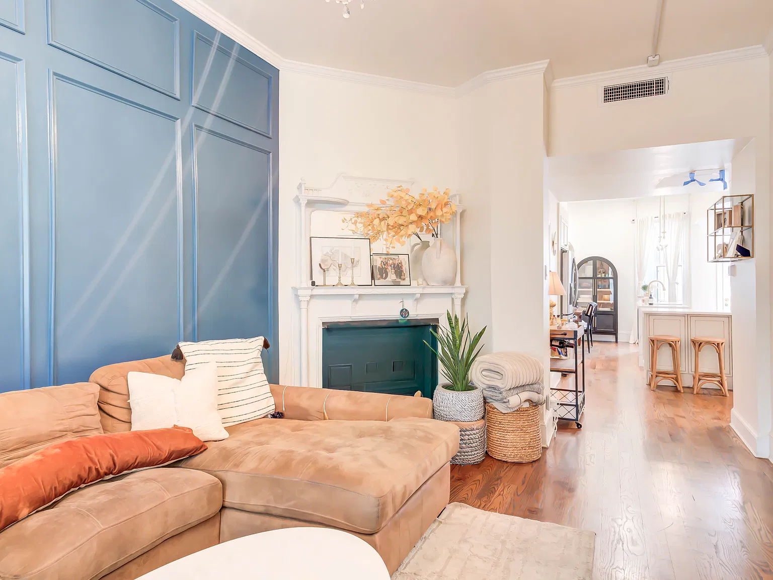 2 bed, 1500 sqft, $5,900 — Photo 2