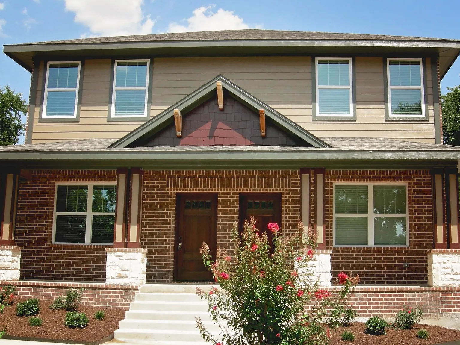 4 bed, 1600 sqft, $4,800 — Photo 3