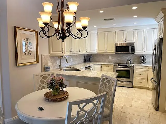3 bed, 3.0 bath, 1611 sqft, $3,500 — Photo 3