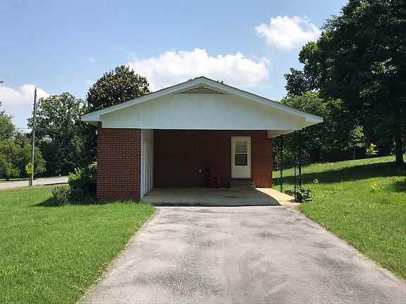2nd image of 527 Ravenwood Dr
