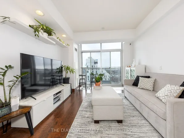 15 Maplewood Ave #Penthouse 5, Toronto, ON M6C 4B4