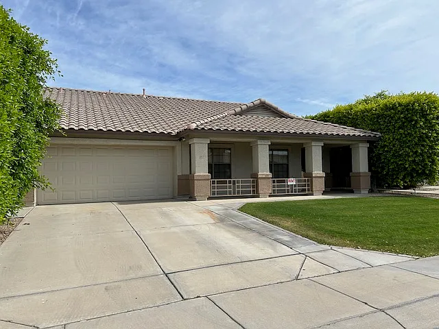 Building Photo - 10152 W Ross Ave