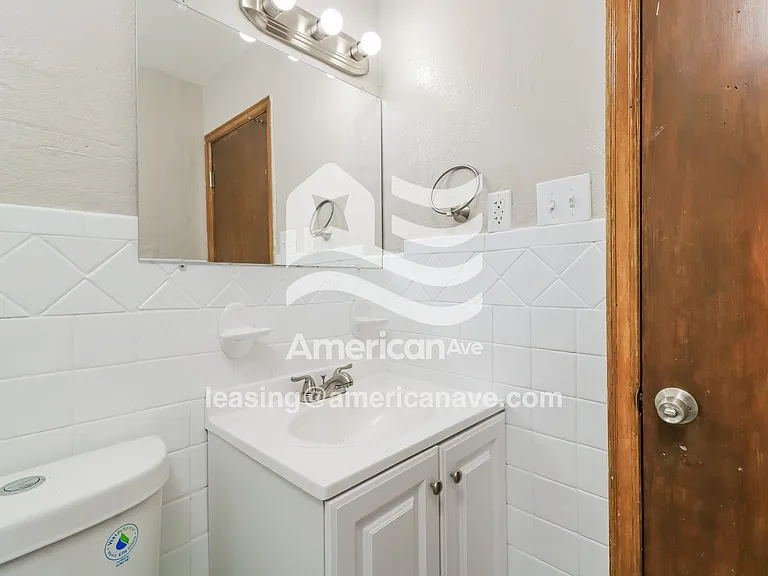 1471560_010_wm_-_main_bathroom_12892584.jpg
