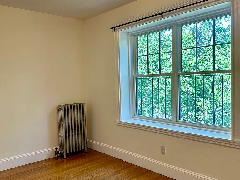 40 Linnaean St #12A — Photo 6