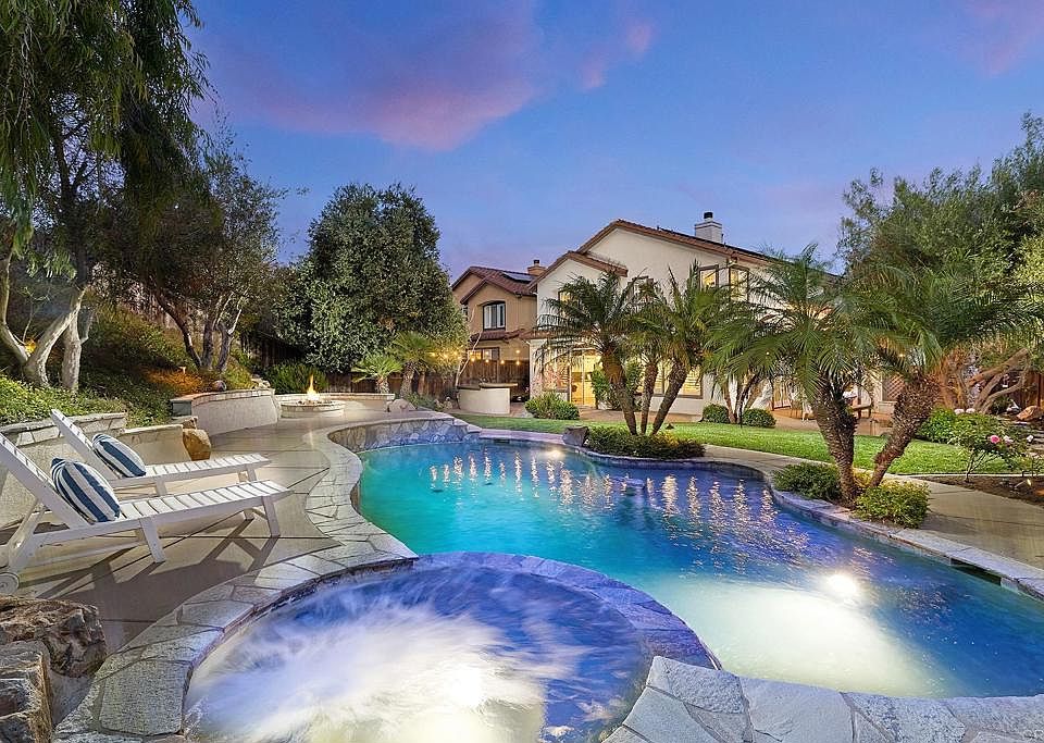 1st image of 2360 Avenida Helecho