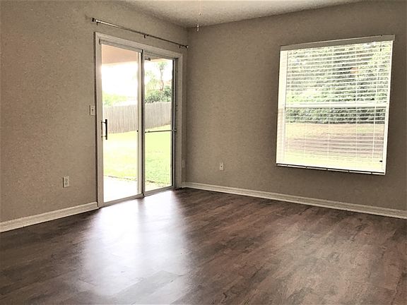 3rd image of 941 Marquee Dr