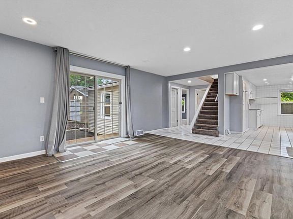 4th image of 6411 Sheridan ROAD