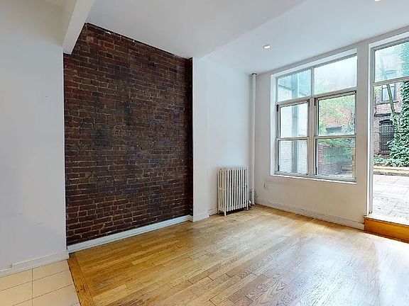 5th image of 218 E 84th St APT 1C
