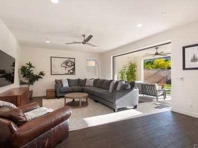 299 Barnes Rd, Tustin, CA, 92782