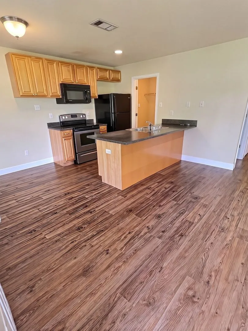 Lots of house; great price! St. Martin Schools! — Photo 2