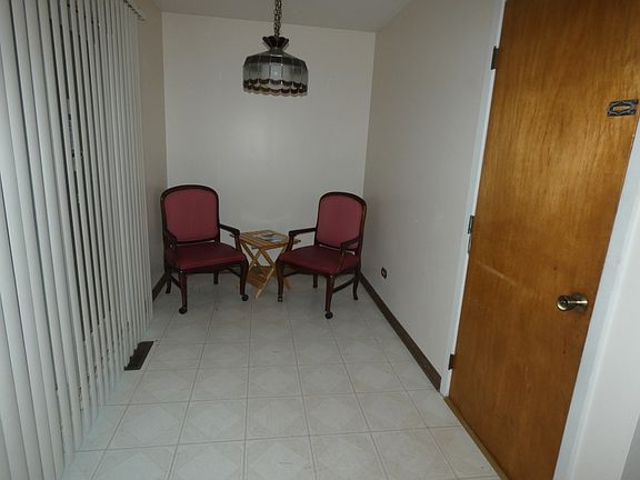 5th image of 1674 Clifford St