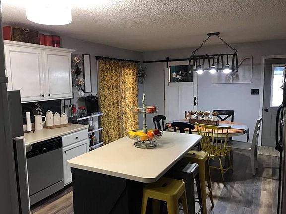 Kitchen/ Dining room