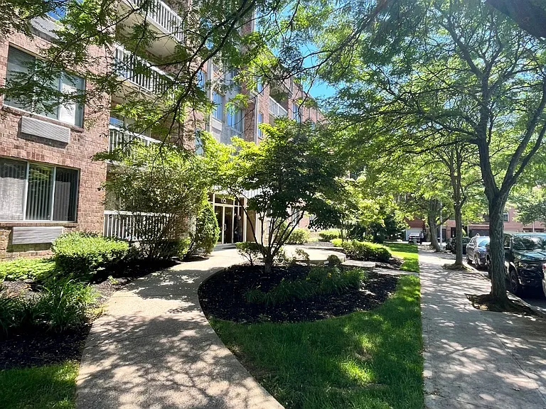 145 Wellington Ct #2A — Photo 2