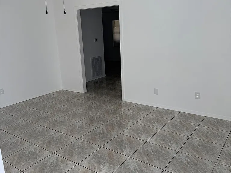 843 Regal St — Photo 9