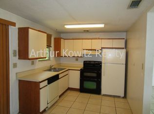 1204 Derbyshire Rd, Daytona Beach, FL 32117