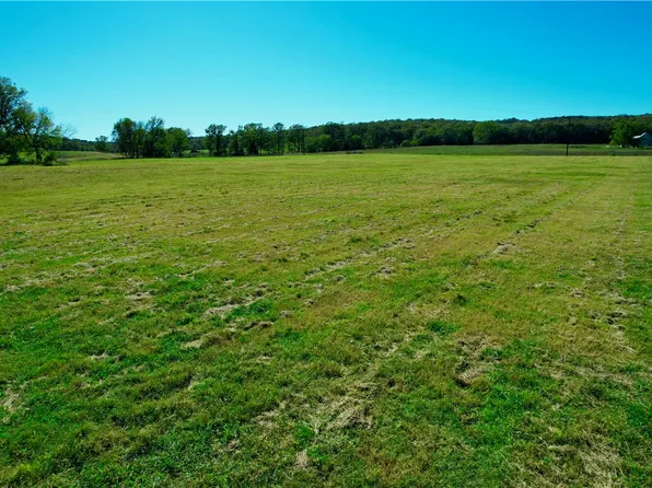 15002 Richland Ct, Fayetteville, AR 72701