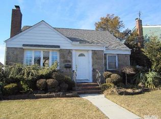 32 Rutgers Pl, Merrick, NY 11566