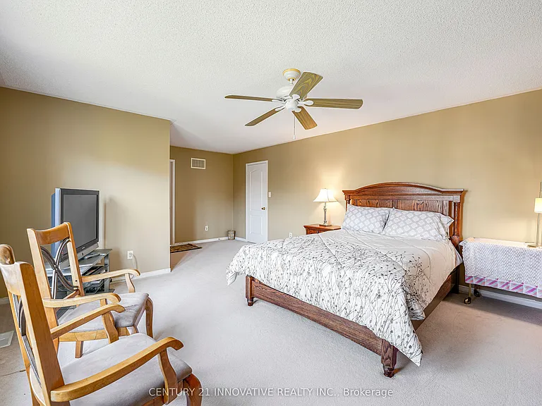 14 Middlecote Dr — Photo 12