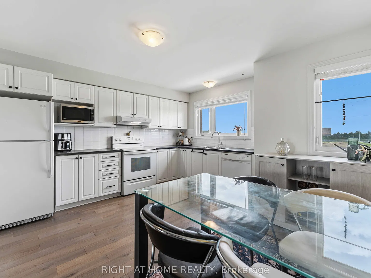 3 bed, $2,500 — Photo 3