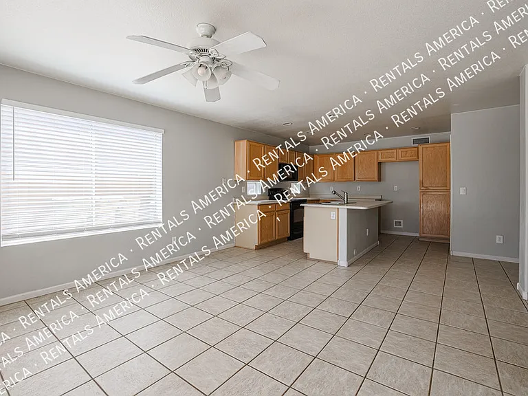 7441 W Fleetwood Ln — Photo 12
