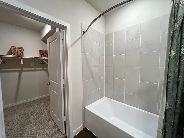 Gaston Dr — Photo 16
