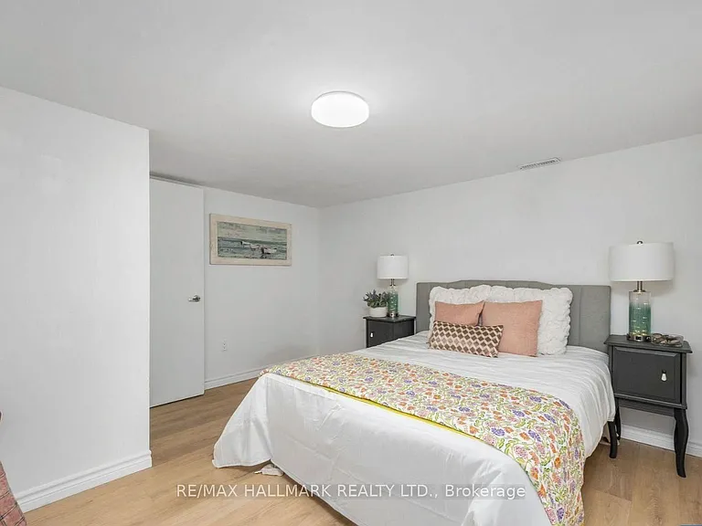 12 Wardencourt Dr #LOWER — Photo 8