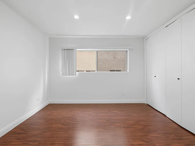 124 N Clark Dr #107 — Photo 17