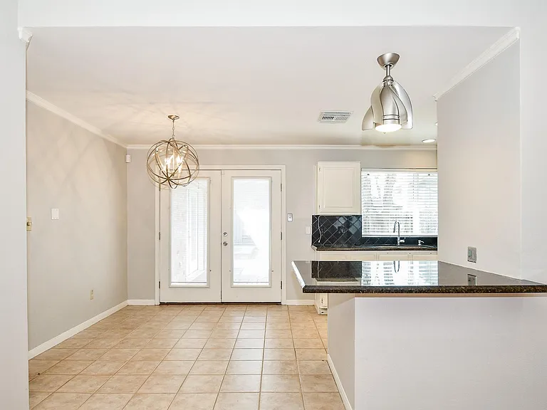 3402 Hidden Creek Dr — Photo 5