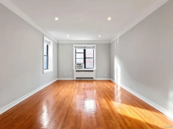25-40 31st Ave APT 6E, Queens, NY 11106