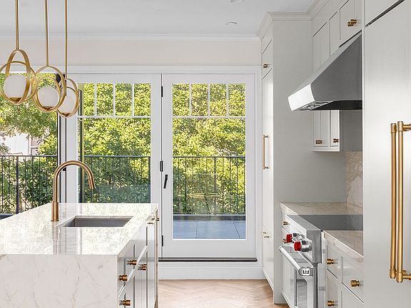 3rd image of 103 Douglass St Unit Penthouse