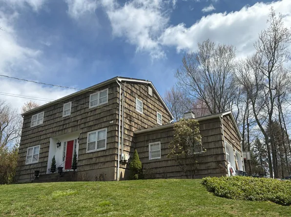 678 Rollingwood Way, Valley Cottage, NY 10989