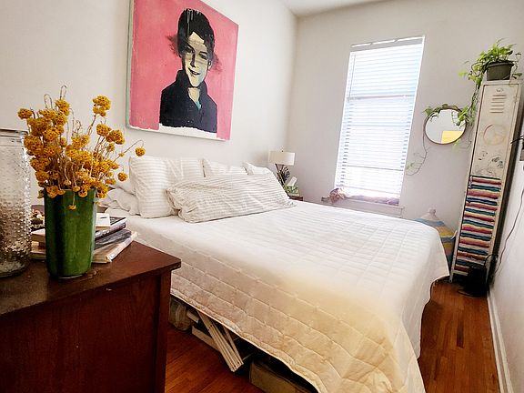3rd image of 25 W 75th St APT 3B