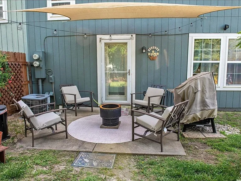 2335 Surrey Dr — Photo 10