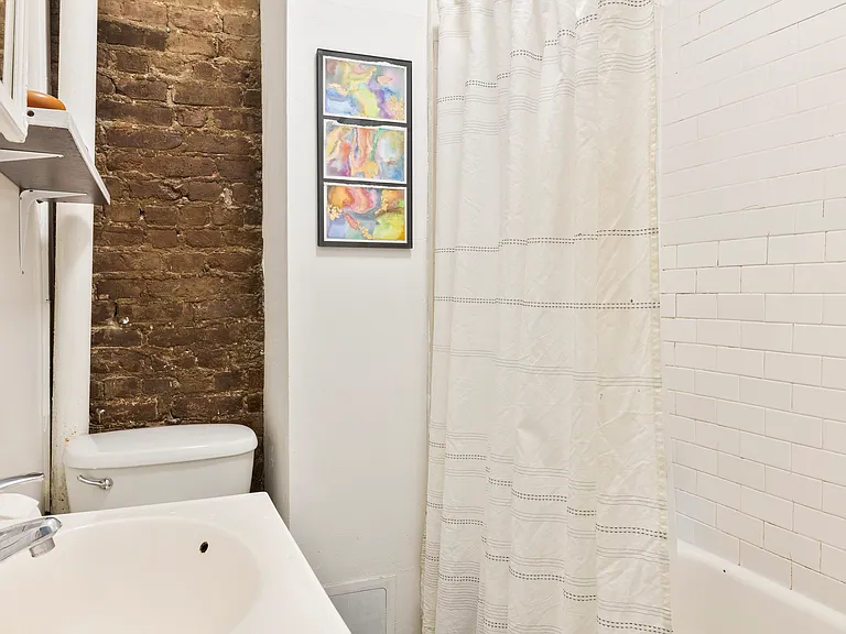 123 Waverly Ave #2 — Photo 8