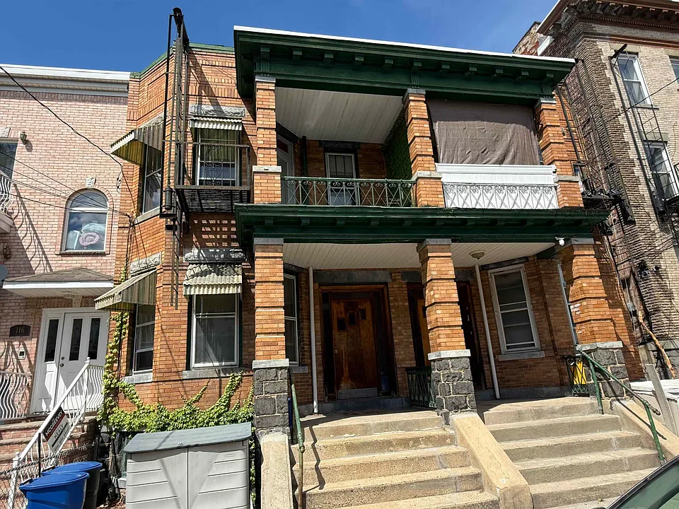 114 Lake St #2F