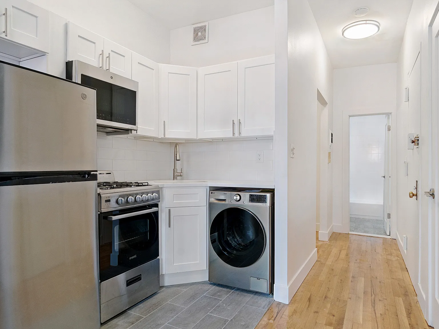 350 West 47th Street — Photo 3