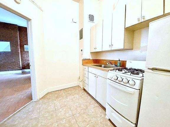 4th image of 638 W End Ave #C5