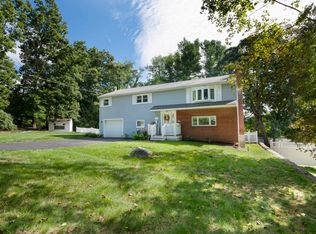 4 Carter Rd, Worcester, MA 01609