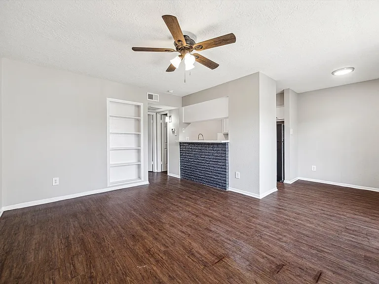 Emerson Street Apartments — Photo 21