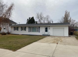 411 Score St, Ray, ND 58849