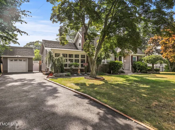 202 Highwood Road, Oakhurst, NJ 07755