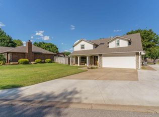 908 Sherwood St, Weatherford, OK 73096