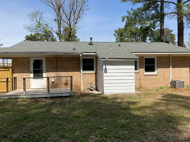 2913 Monroe Dr — Photo 11