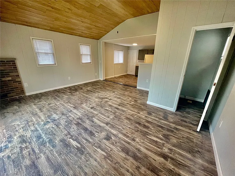 223 E Filbert St — Photo 11