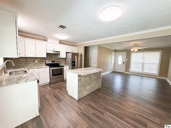 3rd image of 423 Hillside Cir