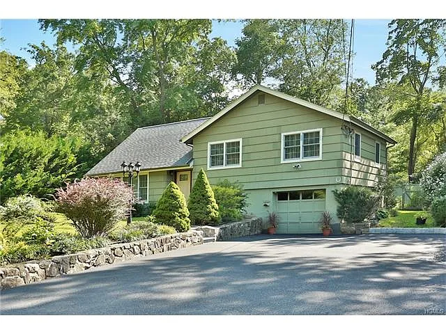 9 Woodland Rd photo 1